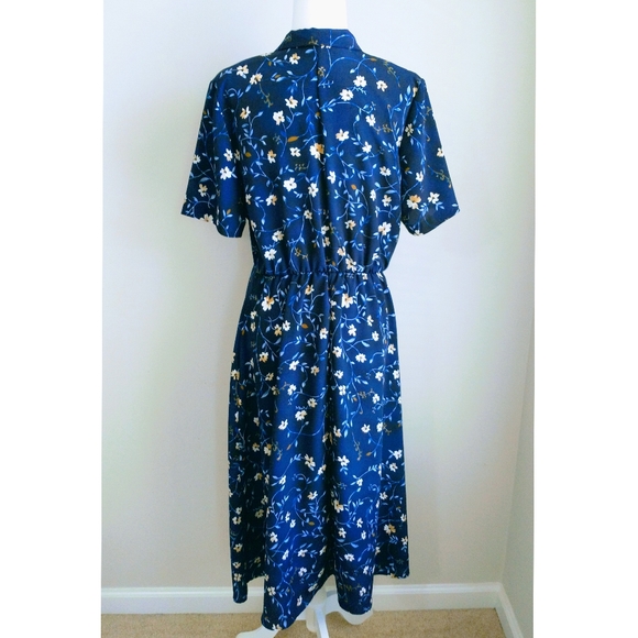 Women's Floral Print Wrap Dress - Picture 8 of 10
